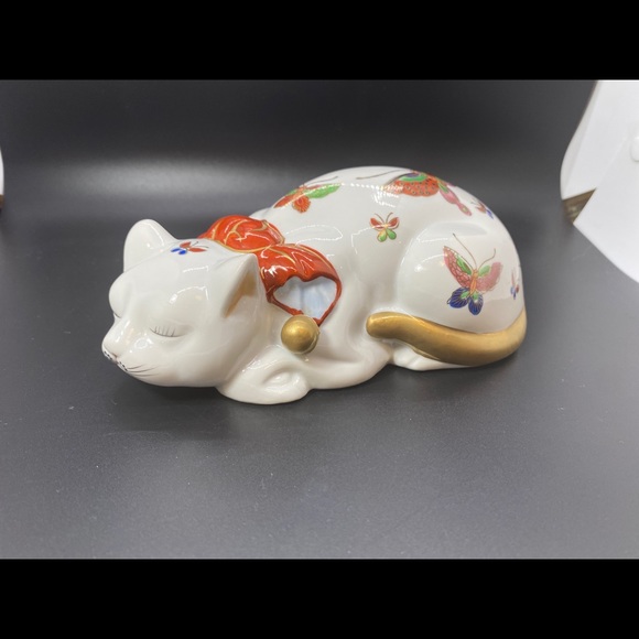Vtg Porcelain Sleeping Cat w/ Hand Painted Butterflies - Made in Japan #268 - Picture 9 of 9